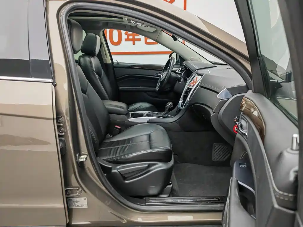 Фото 23 - Cadillac SRX