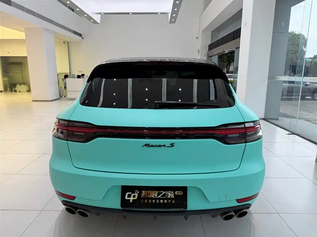PORSCHE MACAN
