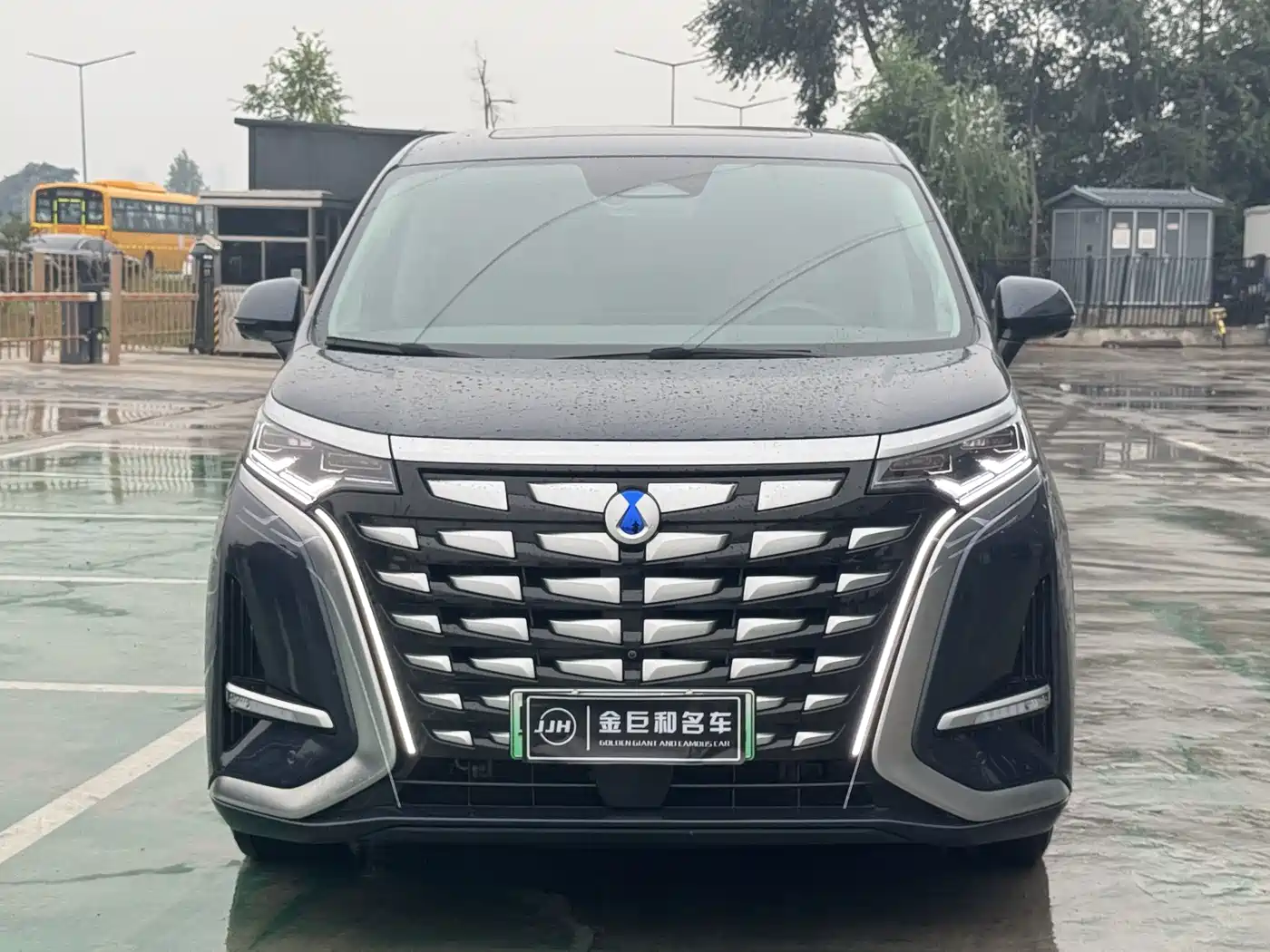 Denza D9 2023 2022 DM-i 970 AWD Flagship