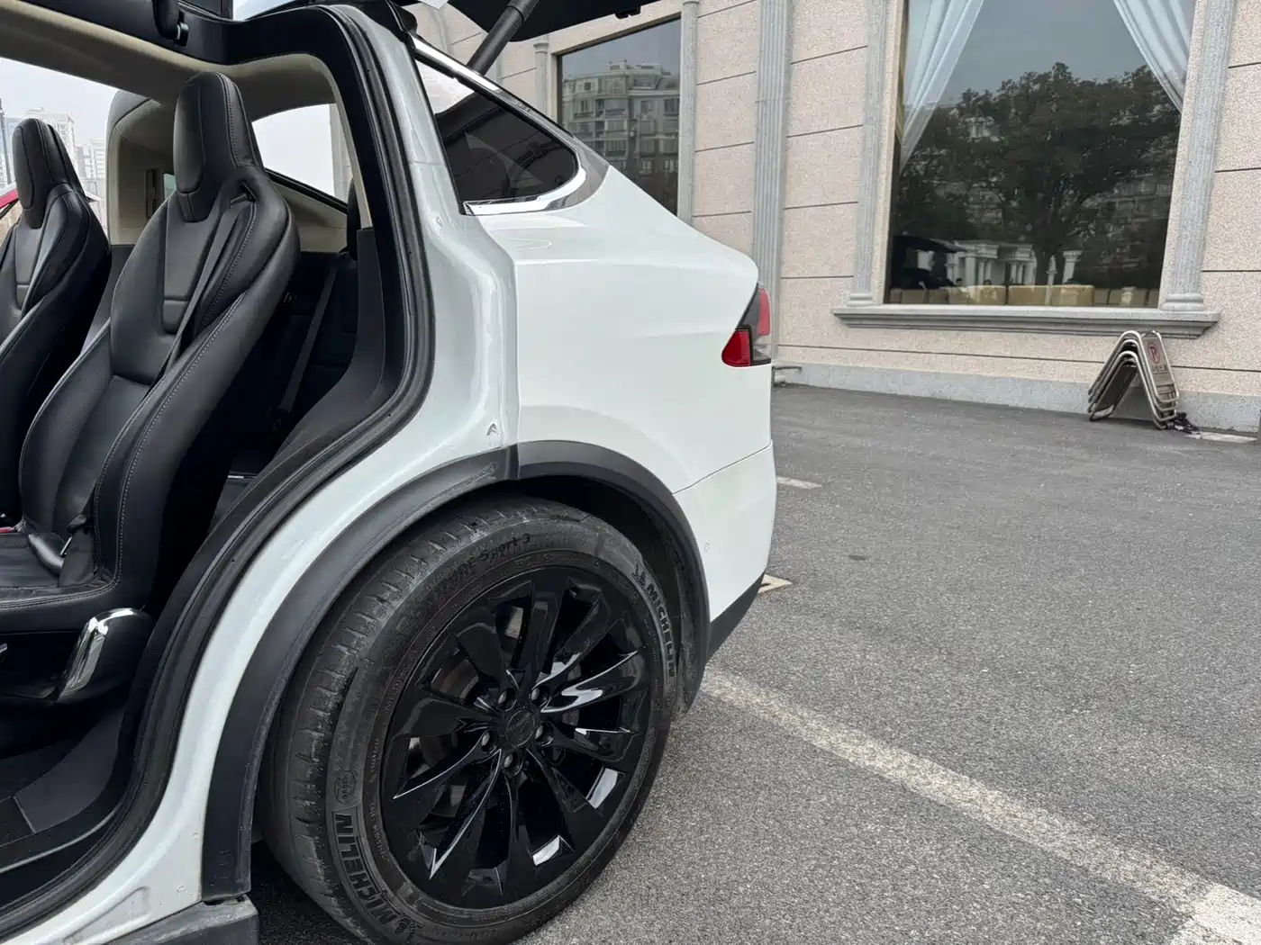 TESLA MODEL X