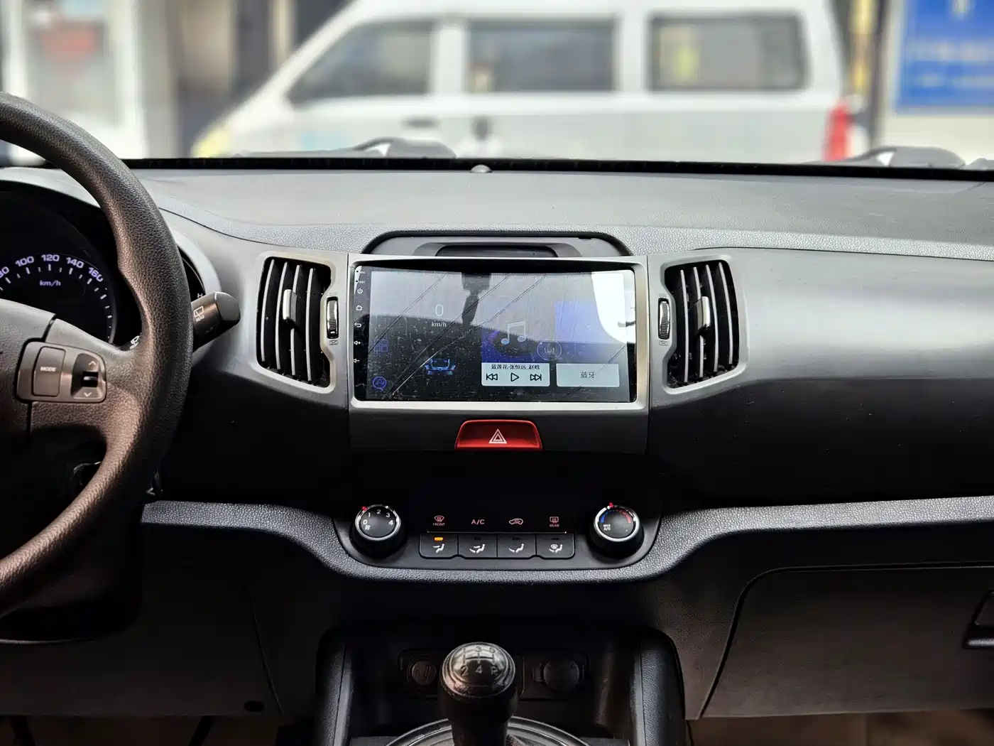 Kia Sportage 2011 2.0L Manual 2WD GL фото 14