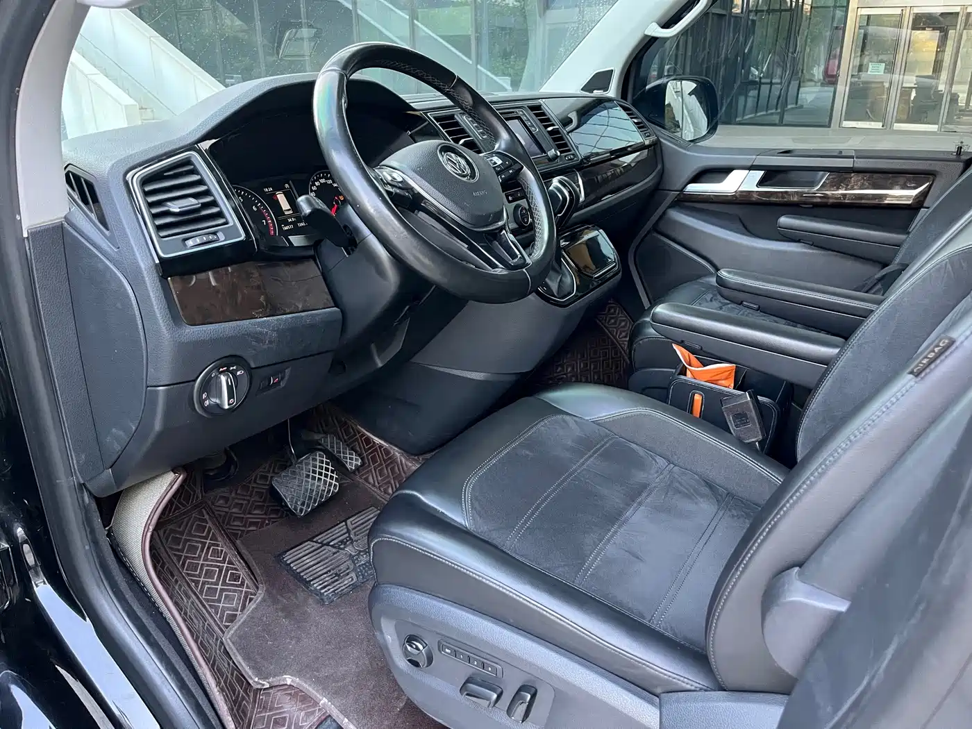 Фото 6 - Volkswagen Multivan