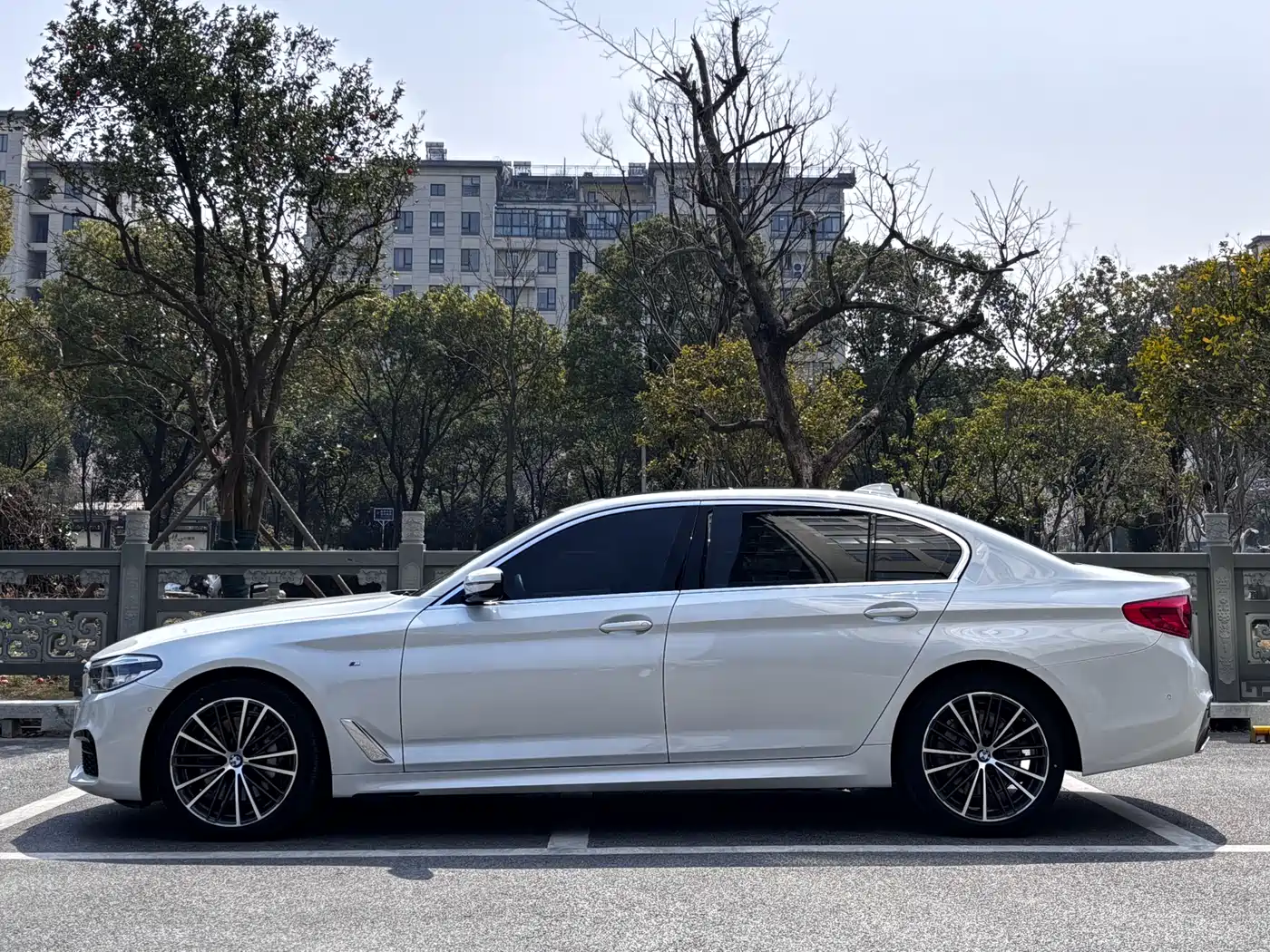 BMW 5 Series 2020 530Li Exclusive M Sport Package фото 3
