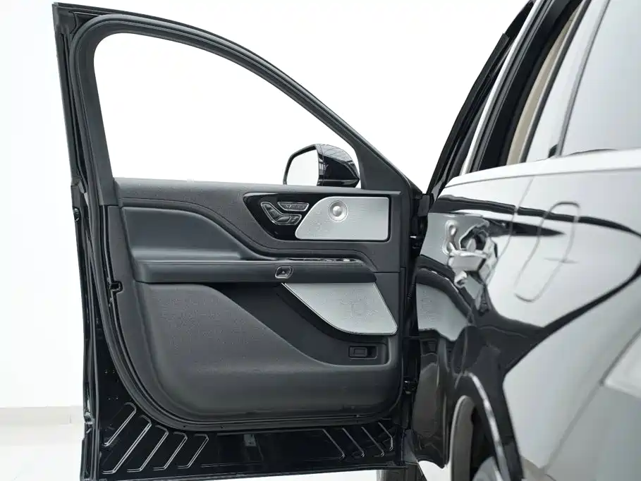 Фото 29 - Lincoln Aviator