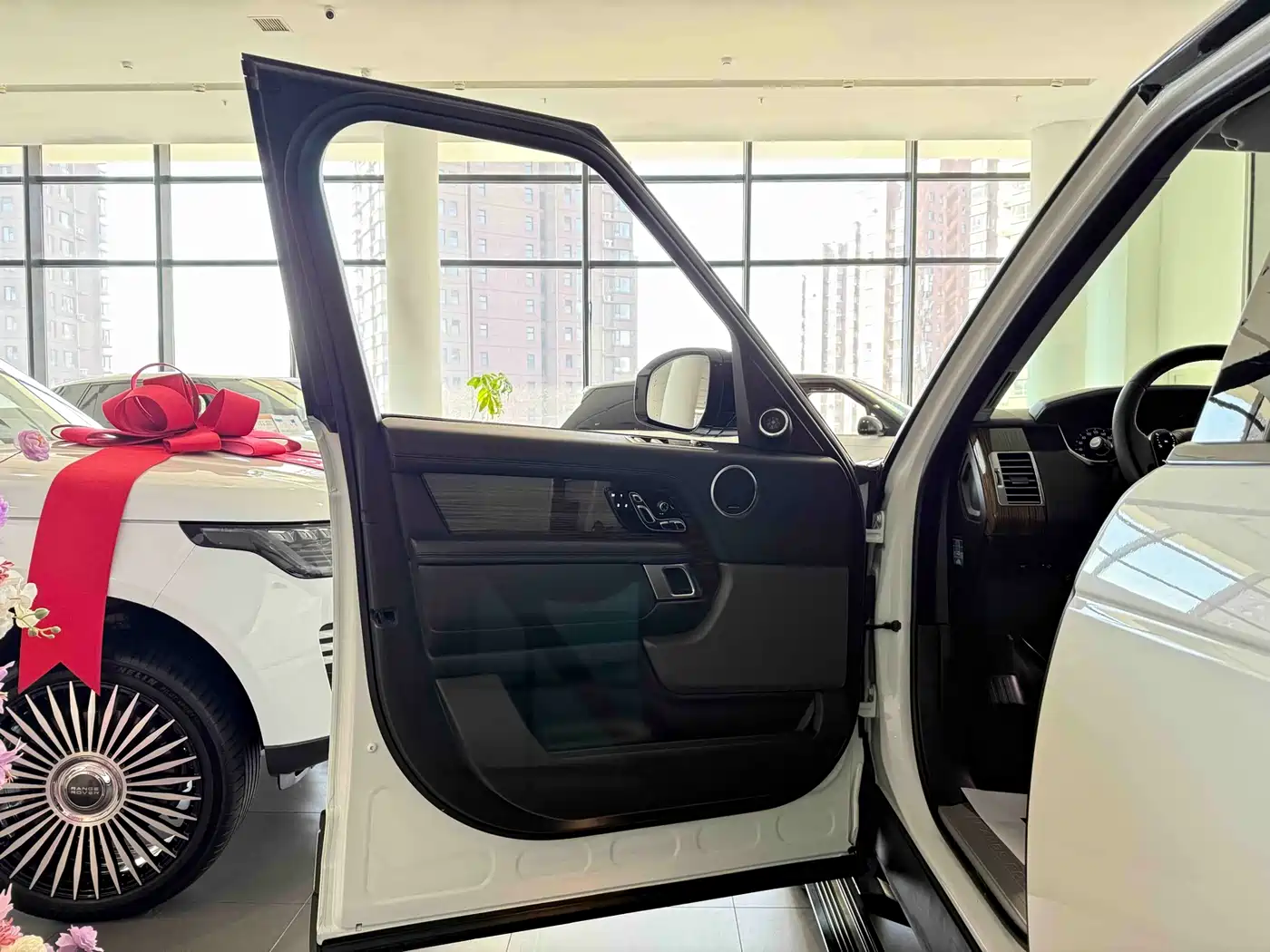 Land Rover Range Rover 2019 3.0 SCV6 Heritage Edition фото 6