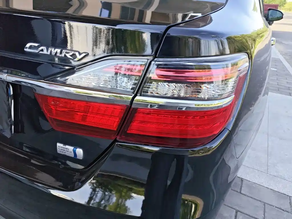 Фото 8 - Toyota Camry