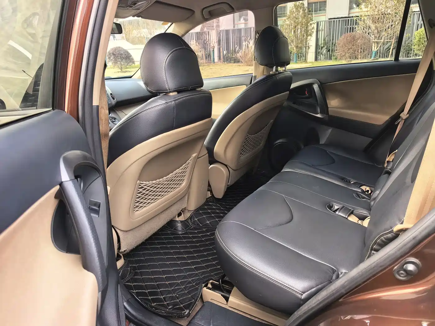 Toyota RAV4 Rongfang 2011 2.0L Automatic Classic Edition фото 8
