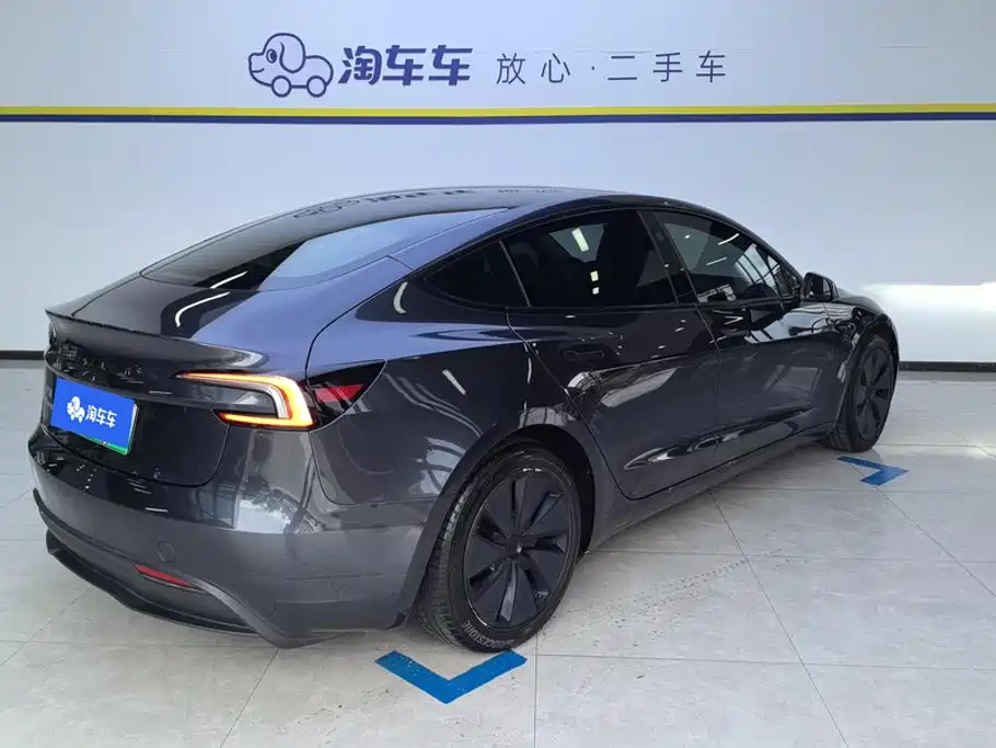 Фото 3 - Tesla Model 3