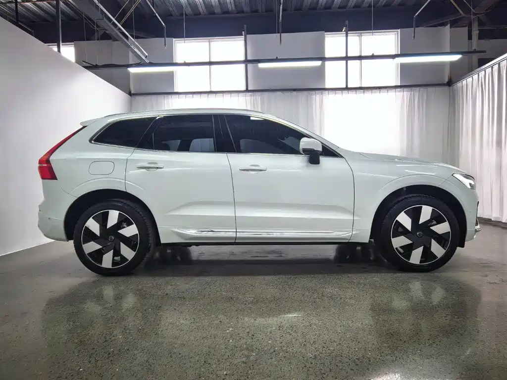 Volvo XC60 Plug-in Hybrid 2025 2025 Plug-in Hybrid Long Range AWD Zhiyuan Sport Edition
