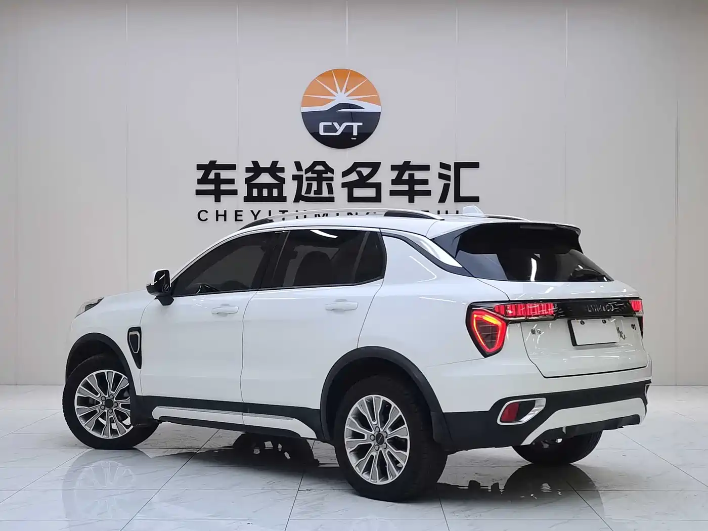 Lynk & Co 01 2017 2.0T 2WD фото 15