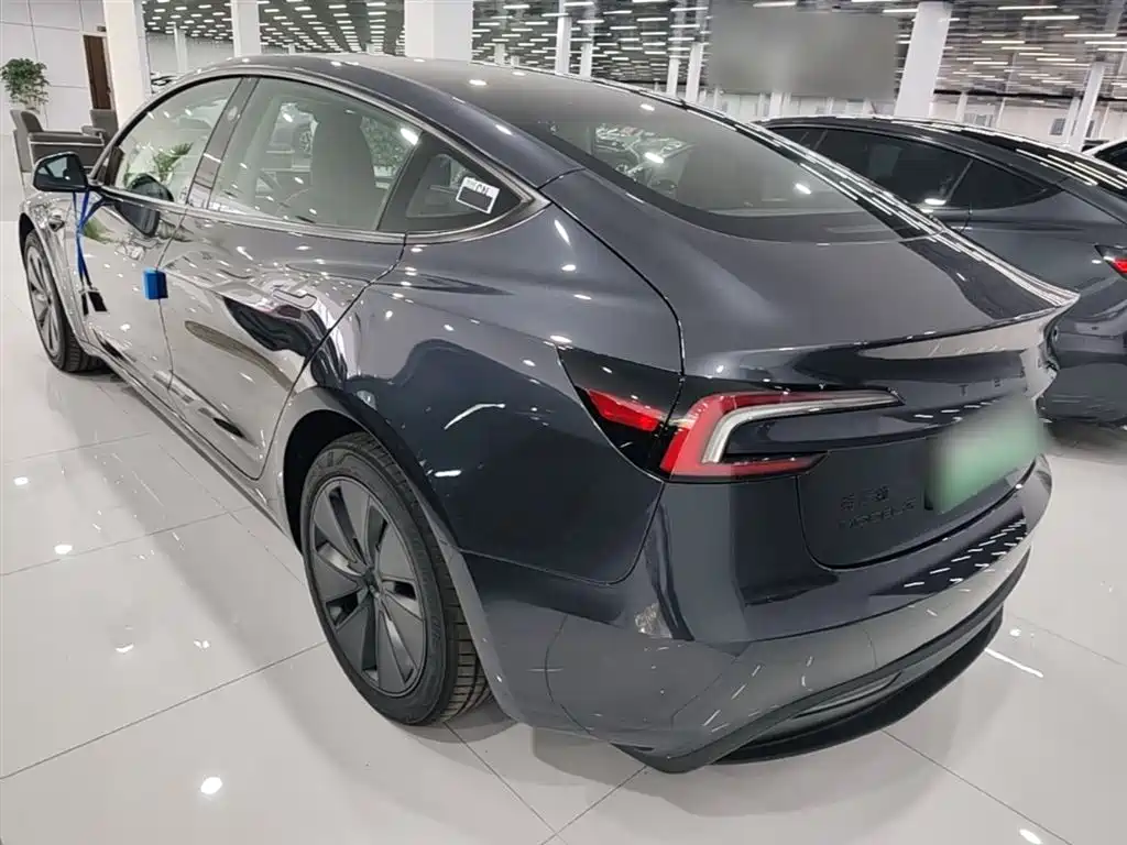 Tesla Model 3 2026 2025 Model Year Facelift Rear-Wheel Drive