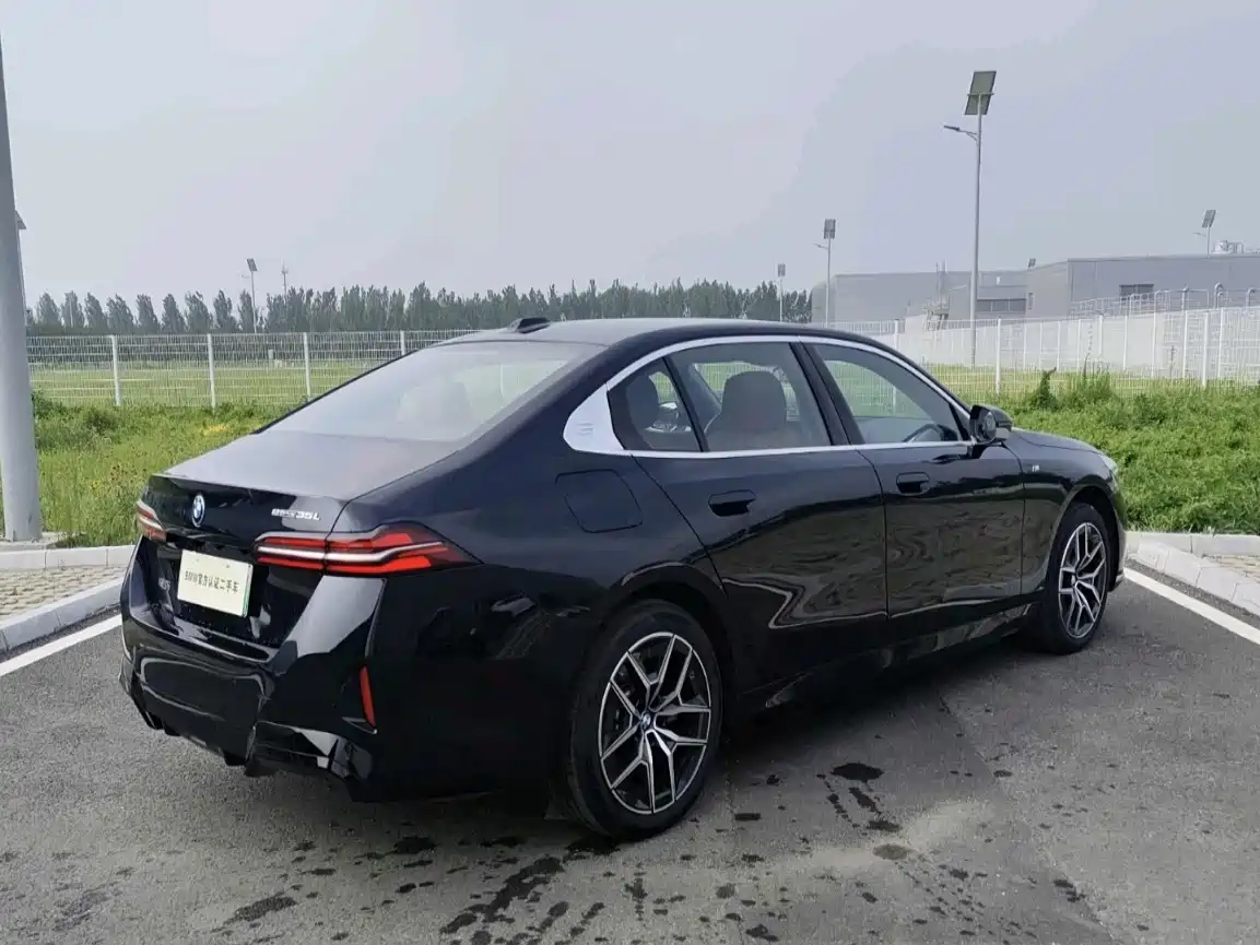 BMW i5 2025 2025 eDrive 35L M Sport Package