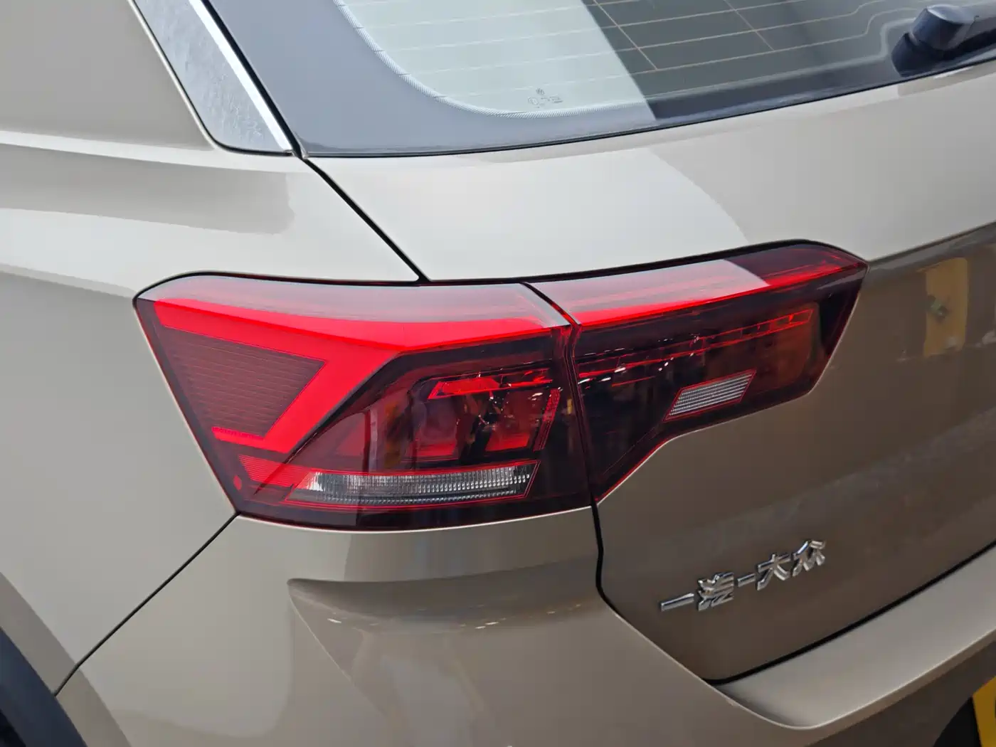 VOLKSWAGEN T ROC EXPLORING SONGS