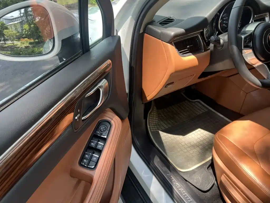 Photo 14 - Zotye SR9