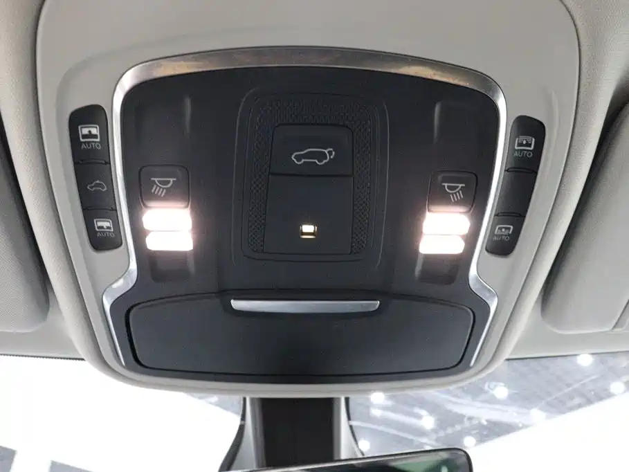 Фото 12 - Jeep Grand Commander