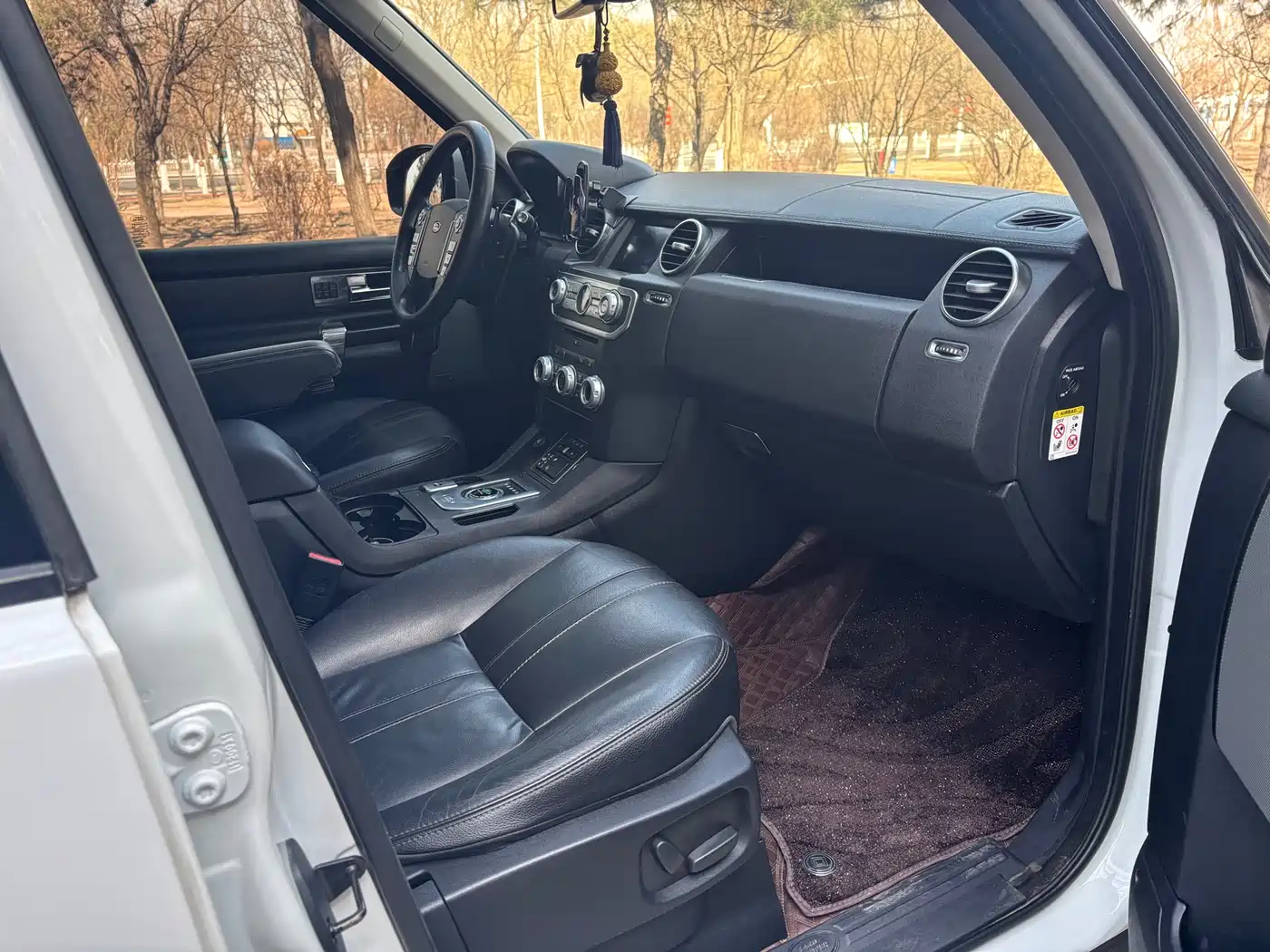 Land Rover Discovery 2015 3.0 SDV6 HSE Diesel фото 9