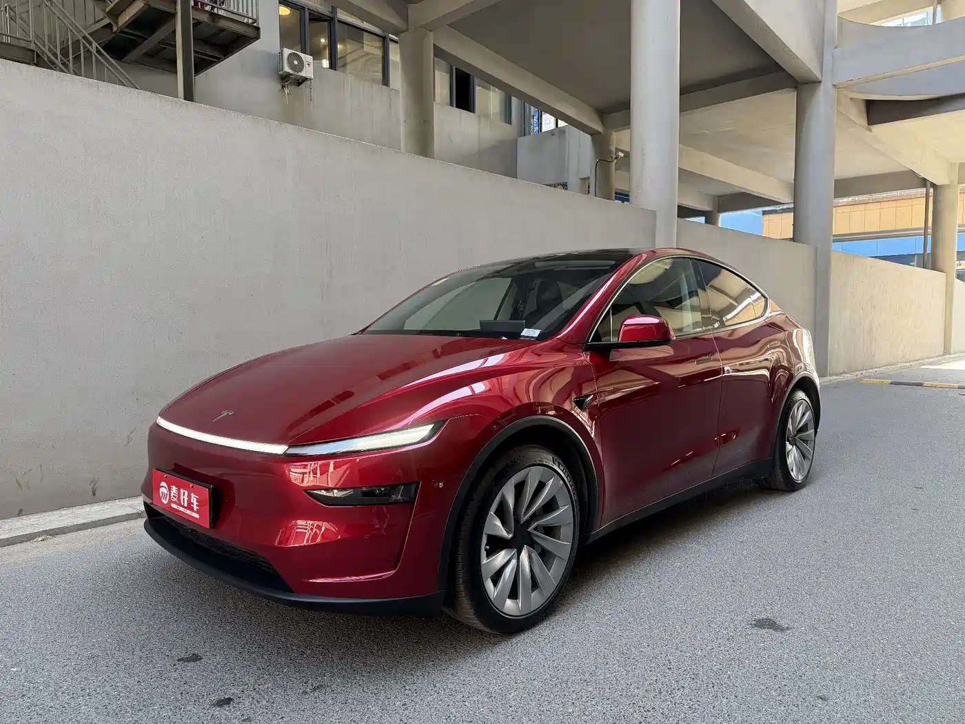 Tesla Model Y 2025 Long Range All-Wheel Drive