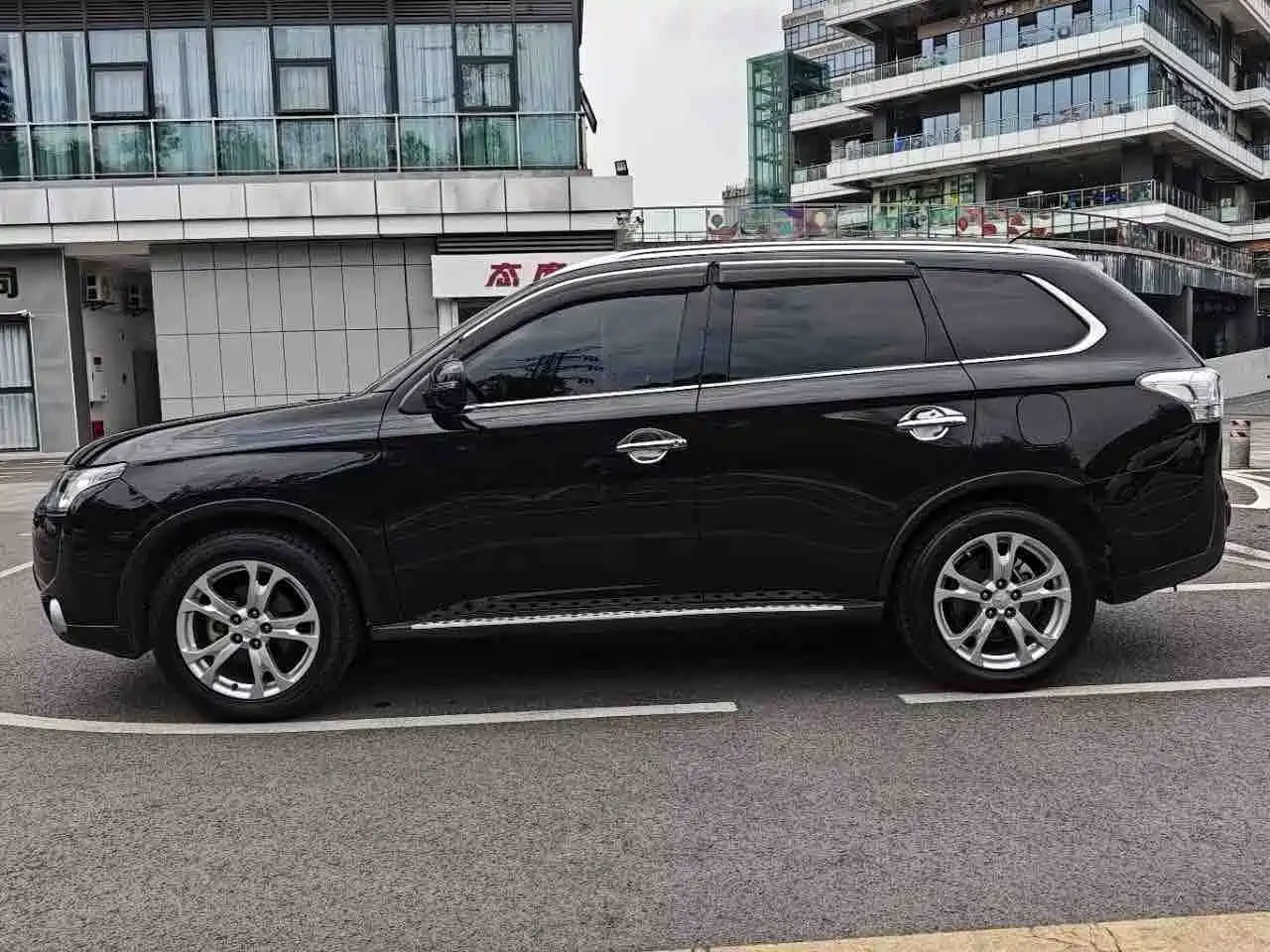 Mitsubishi Outlander (Import) 2015 2014 2.4L 4WD Luxury Value Edition 7-seater