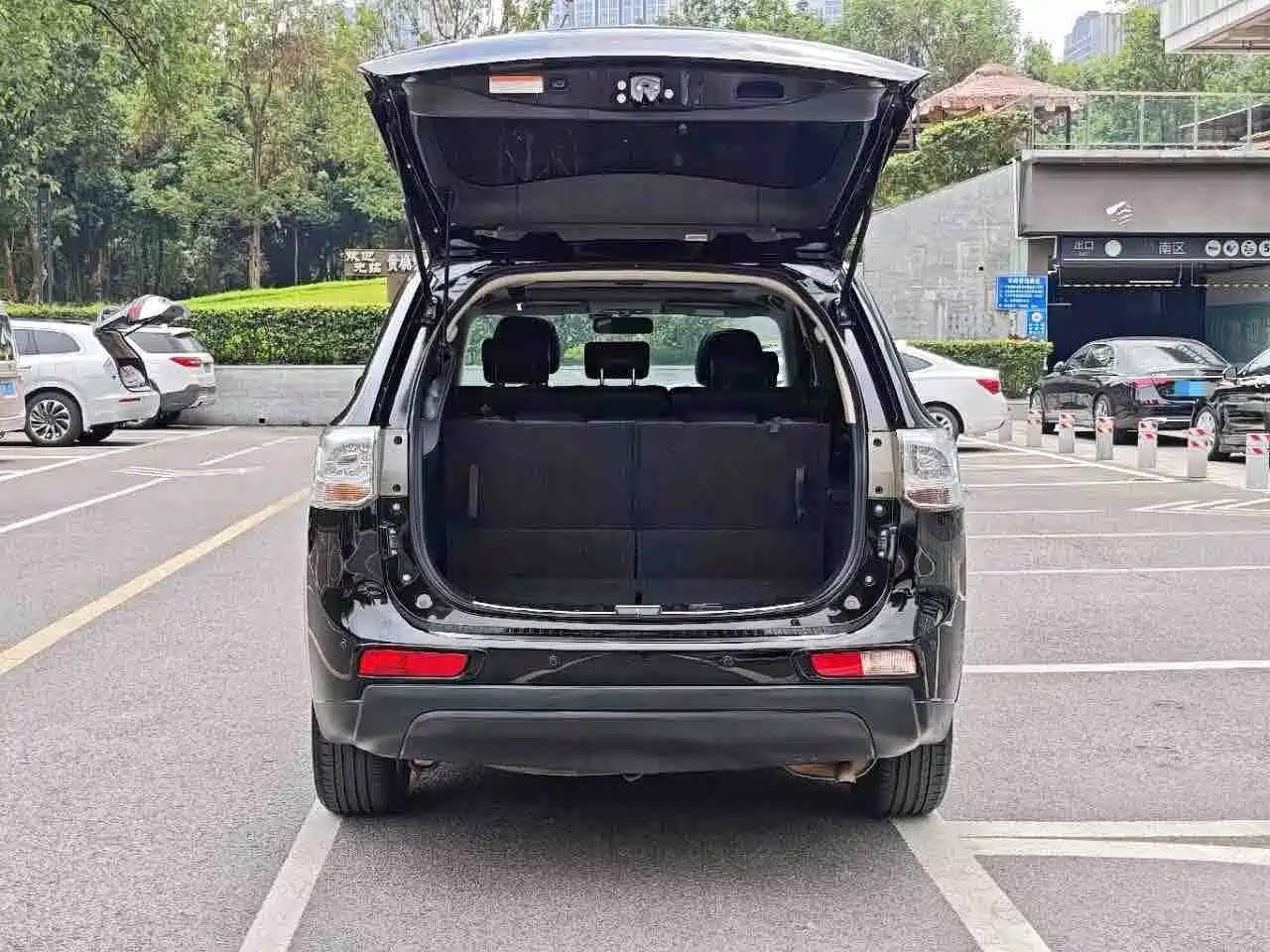 Mitsubishi Outlander (Import) 2015 2014 2.4L 4WD Luxury Value Edition 7-seater