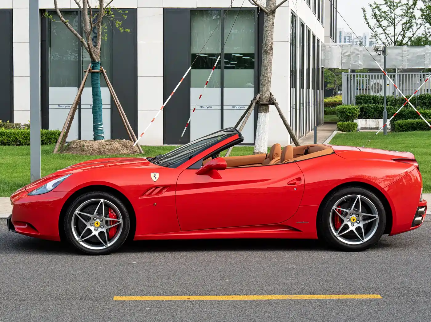 Ferrari California T 2011 2012 4.3L Standard