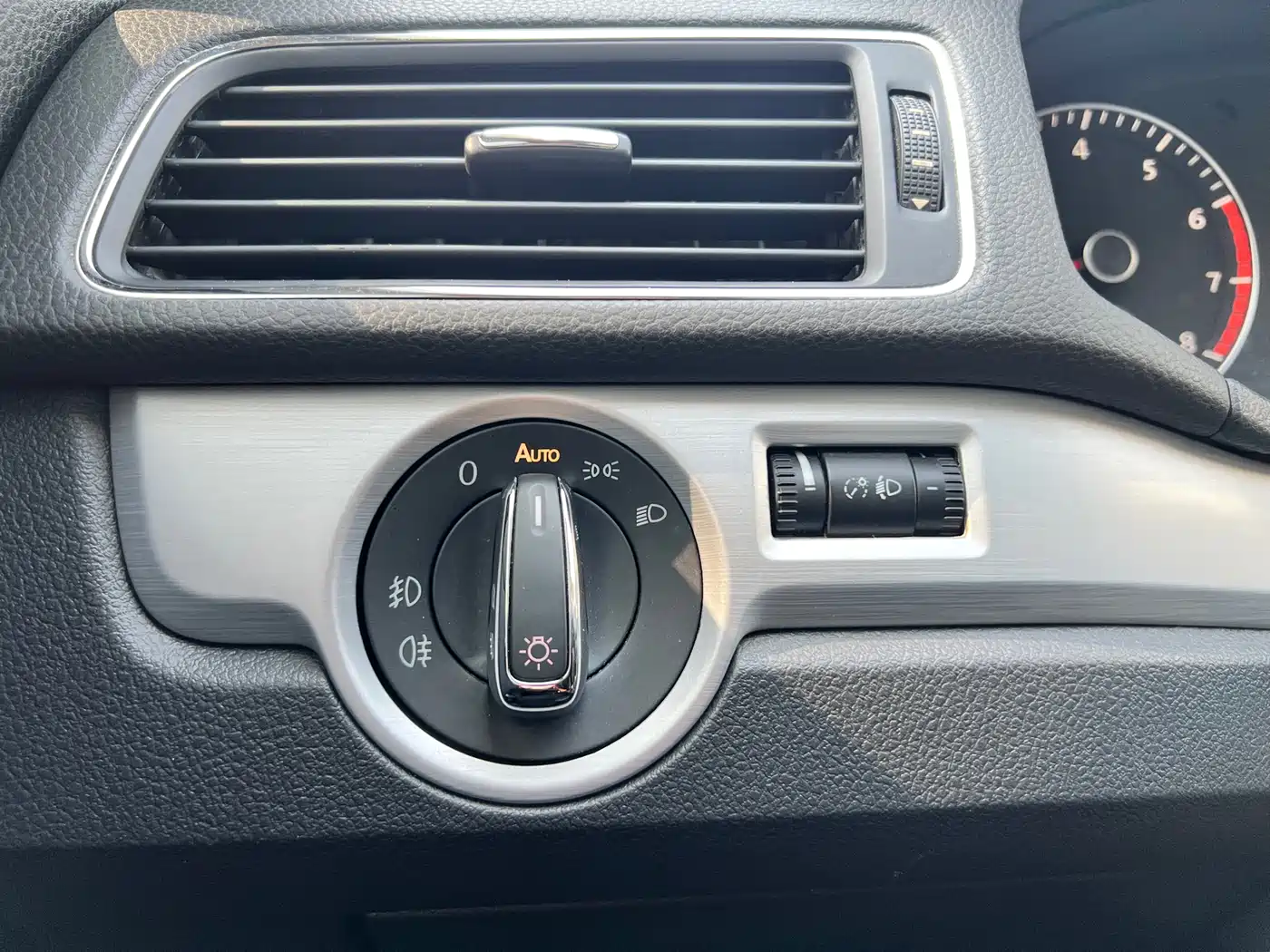 Volkswagen Passat 2011 1.8TSI DSG Honor Edition фото 11