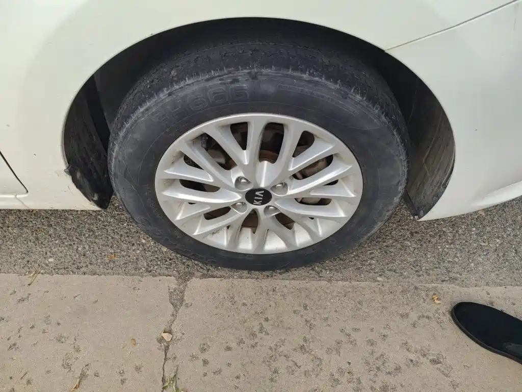 Kia K2 2018 2017 Sedan 1.4L AT 15th Anniversary Special Edition GLS
