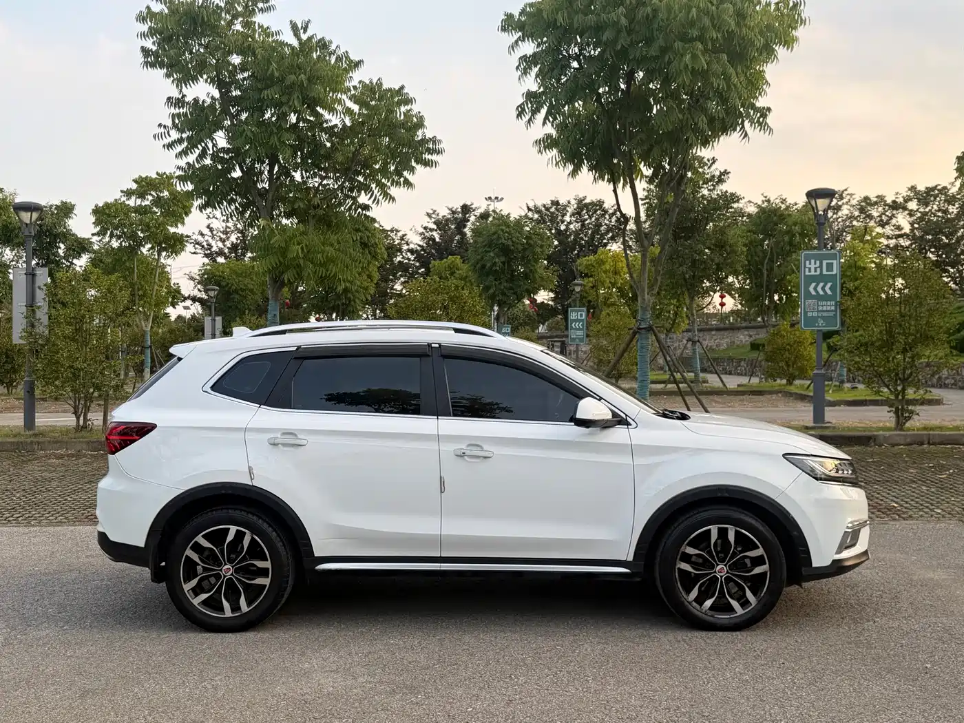 Roewe RX5 2016 2016 30T 4WD Automatic Internet Premium Edition