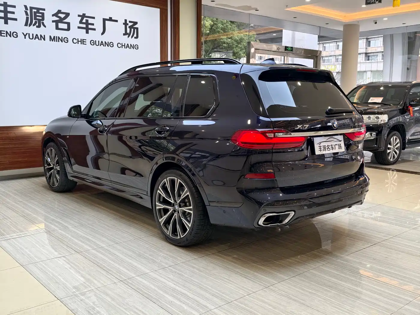 BMW X7 2019 xDrive40i Executive M Sport Package фото 31