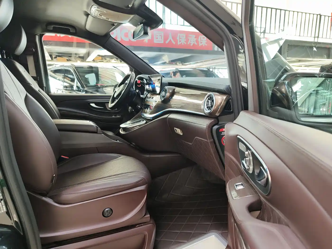 Mercedes-Benz V-Class 2022 V 260 L Long Wheelbase Prestige Edition фото 7