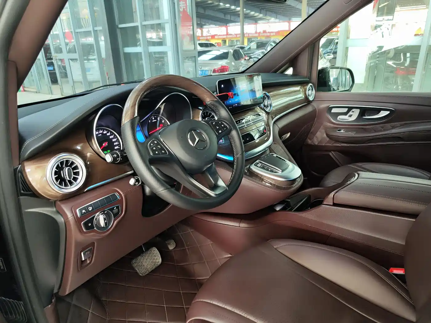 Mercedes-Benz V-Class 2022 V 260 L Long Wheelbase Prestige Edition фото 15