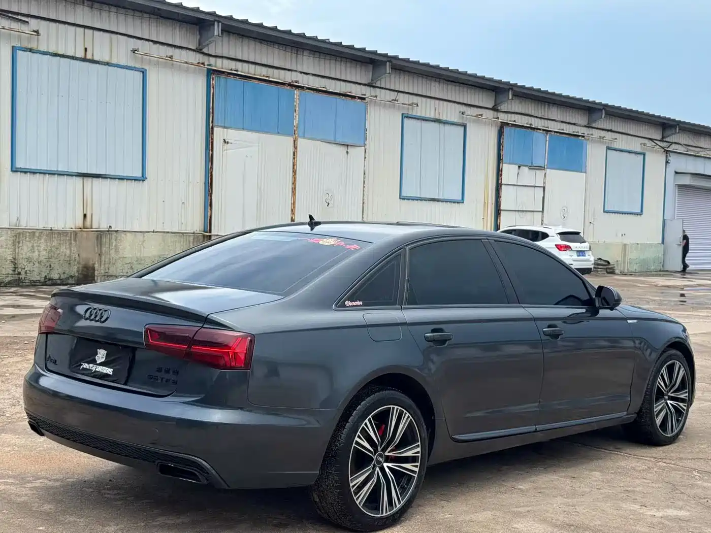 Фото 9 - Audi A6L