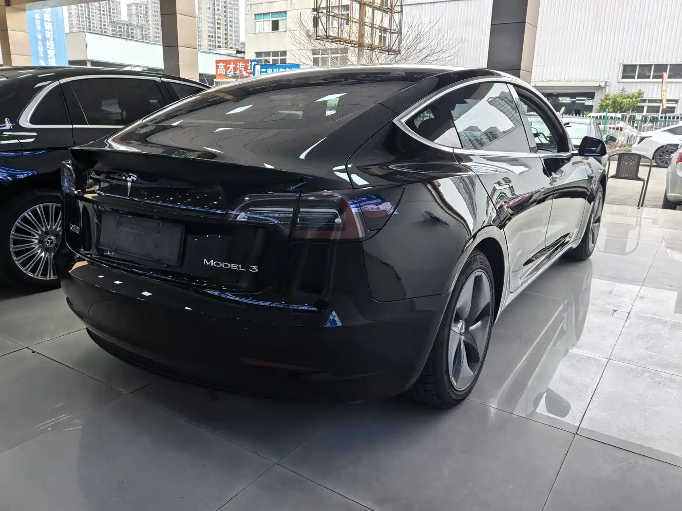 TESLA MODEL 3