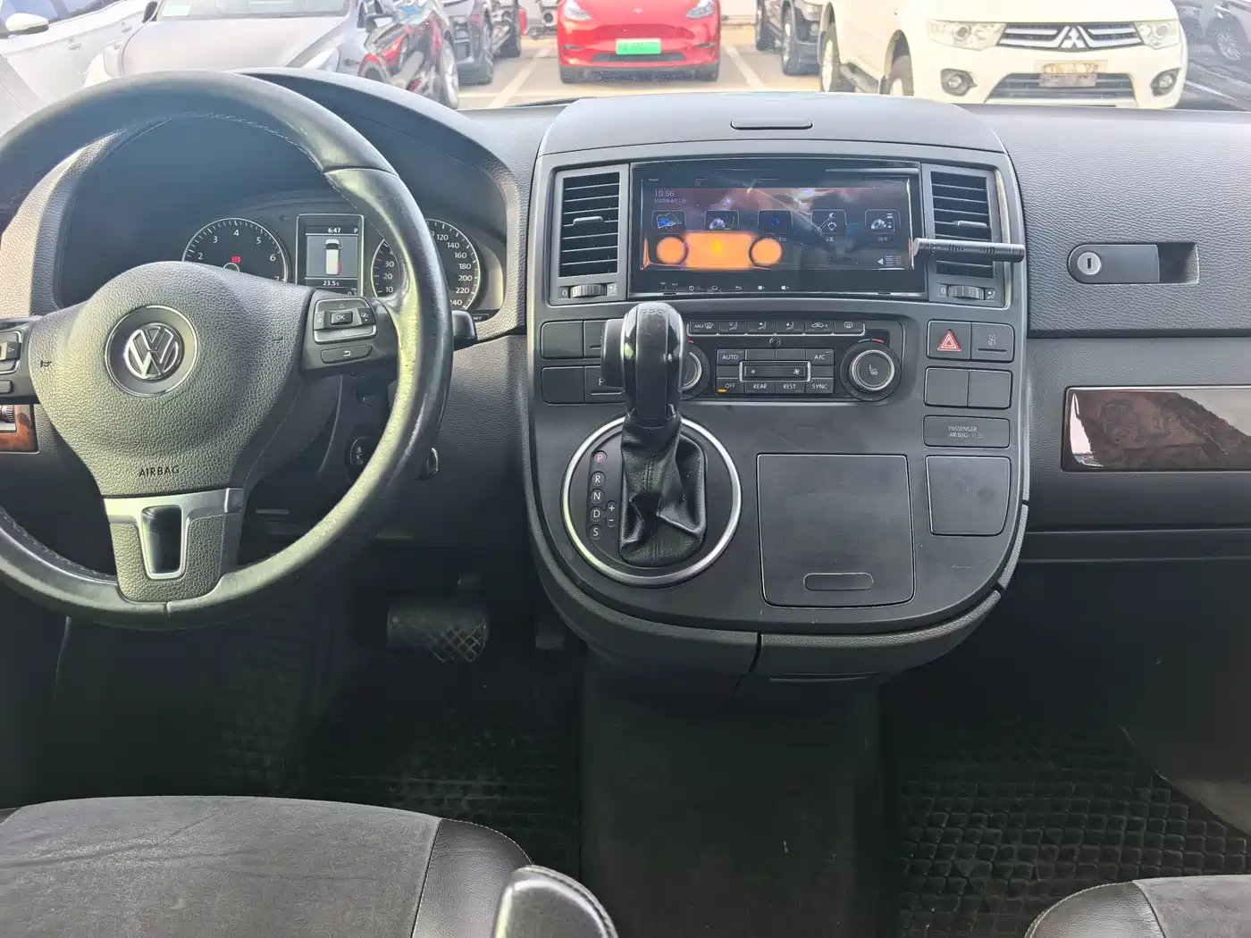 Volkswagen Multivan 2012 2.0TSI 2WD Luxury Edition фото 11