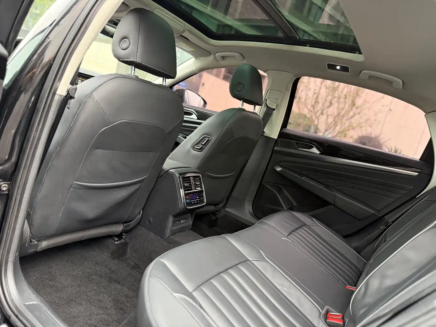 Volkswagen Passat 2024 330TSI Starlight Elite Edition фото 9