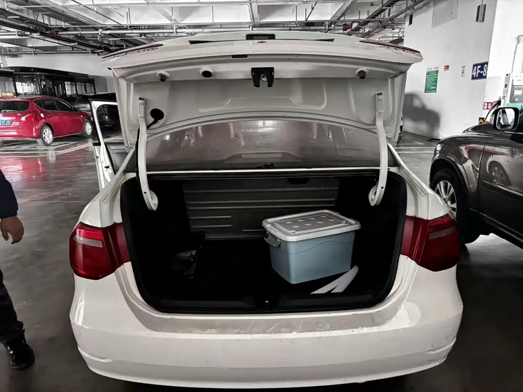 Photo 22 - Volkswagen Jetta