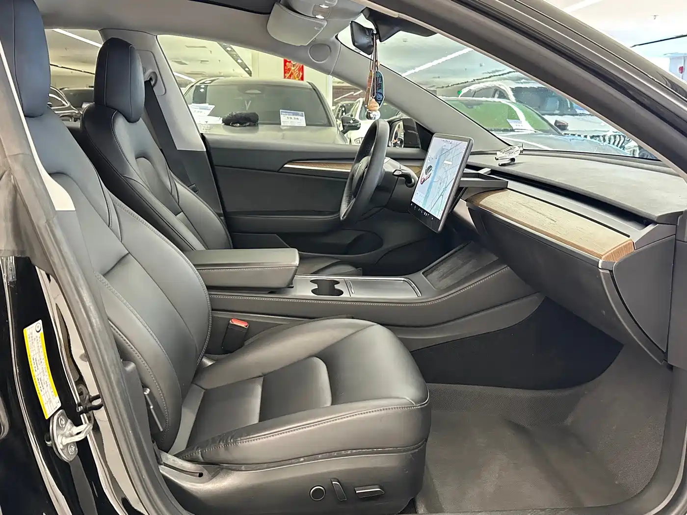 Фото 12 - Tesla Model 3