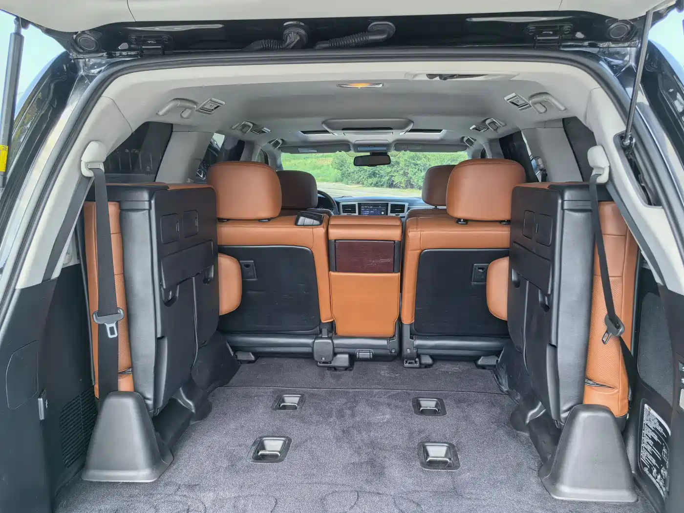 Фото 16 - Lexus LX