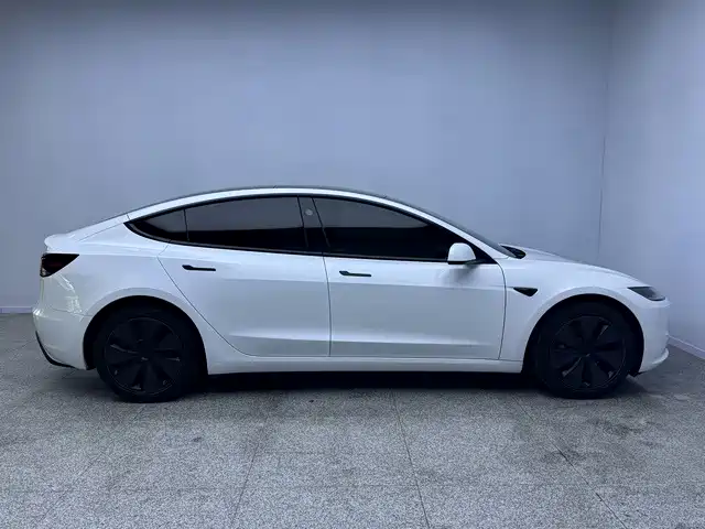 Фото 11 - Tesla Model 3