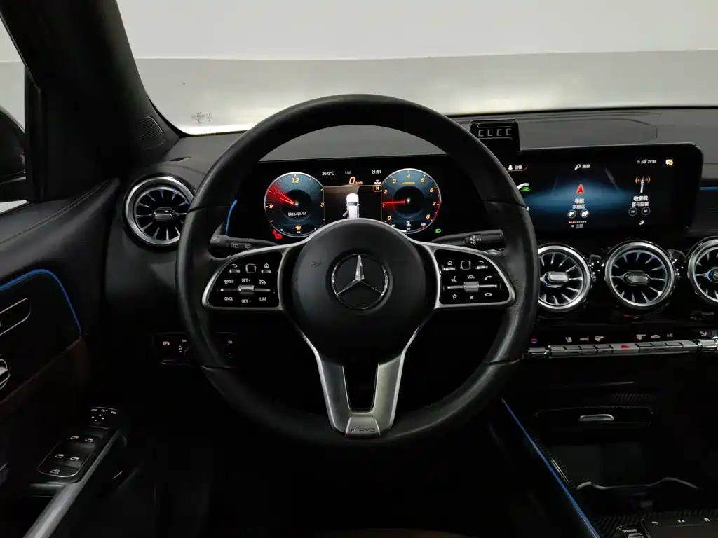 Фото 11 - Mercedes-Benz GLB