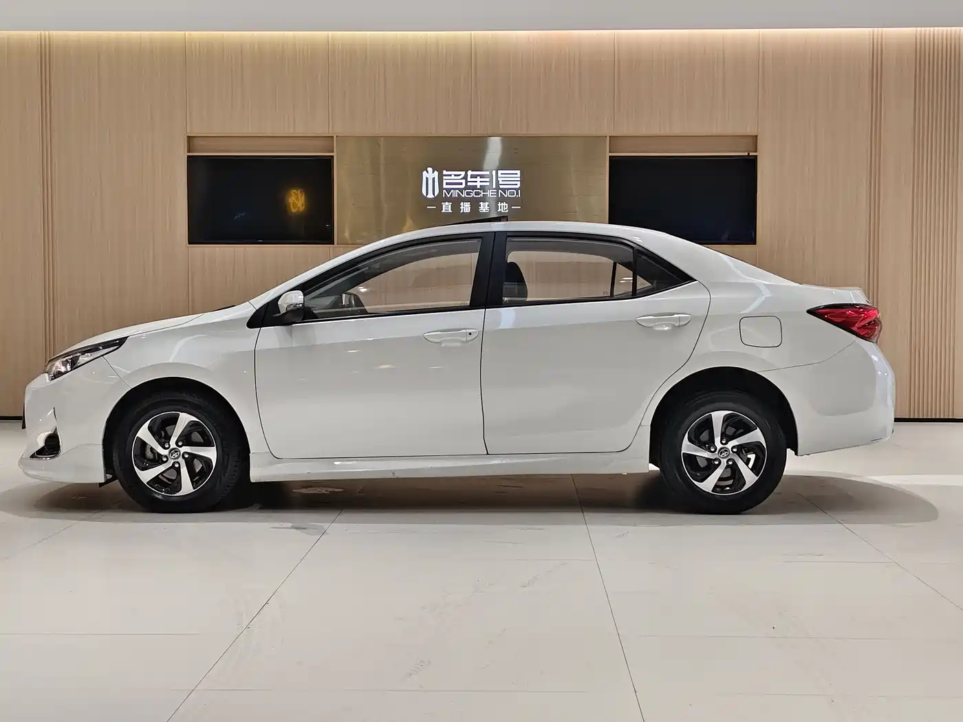 Toyota Levin 2018 185T CVT Luxury Edition фото 4