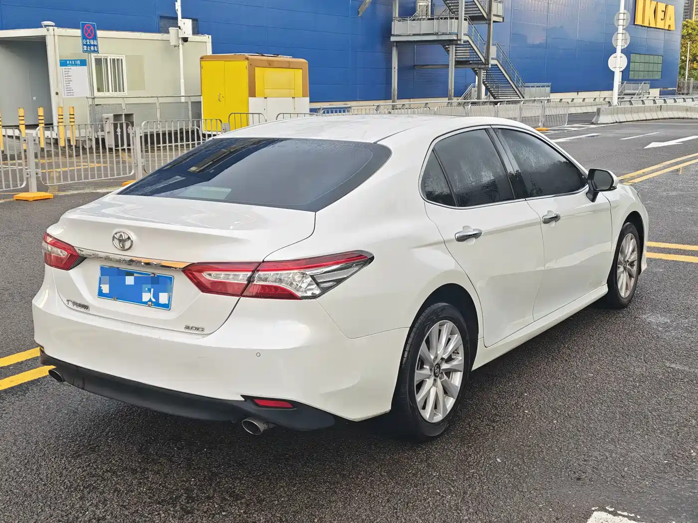 Фото 4 - Toyota Camry