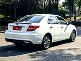 Фото 12 - Geely Vision