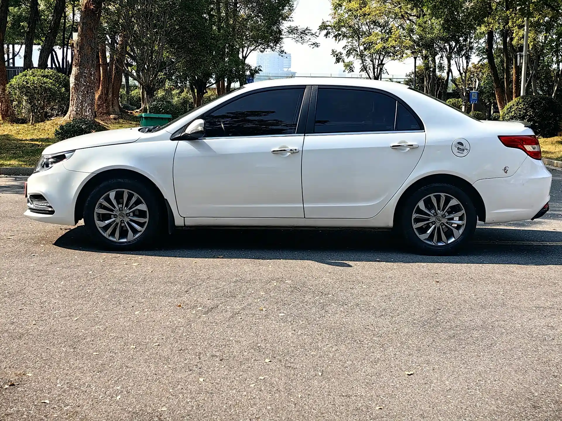 Фото 9 - Geely Vision