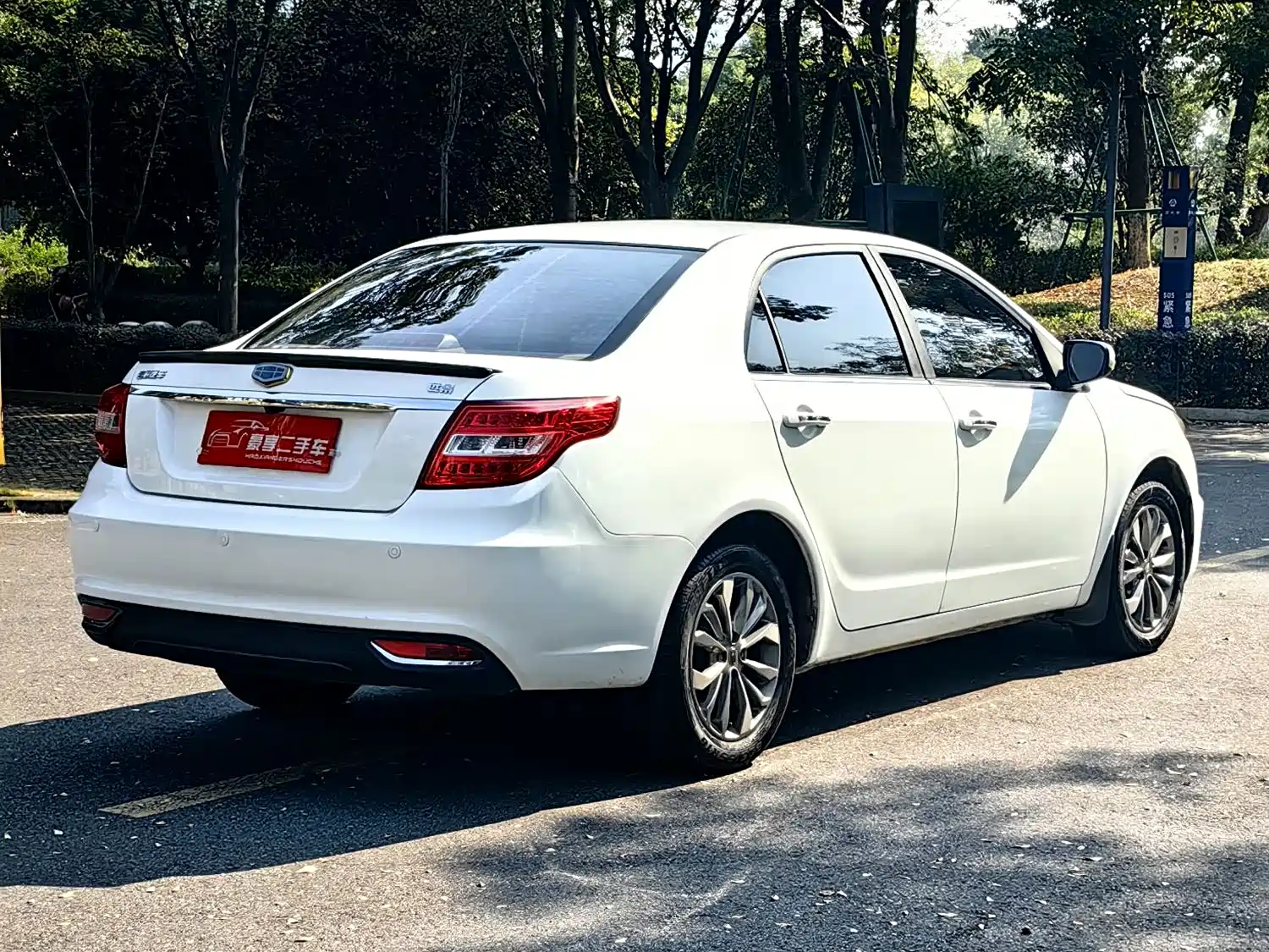 Фото 12 - Geely Vision