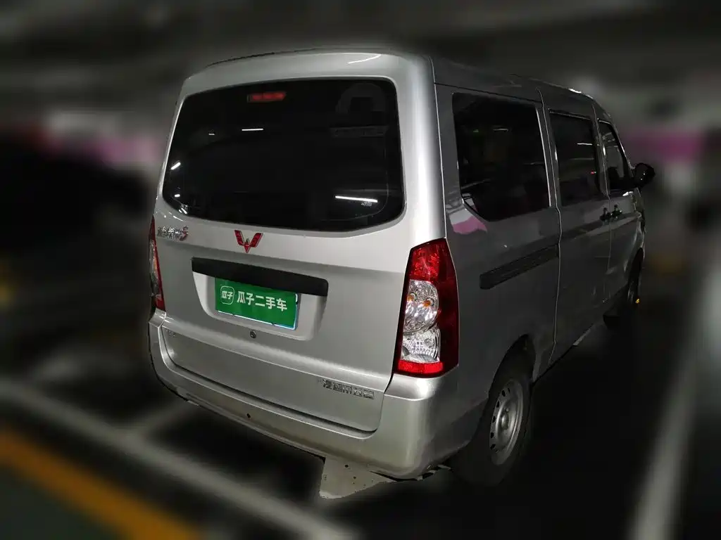 Wuling Motors Wuling Rongguang S 2022 2021 Model 1.2L Basic 7-Seater LSI