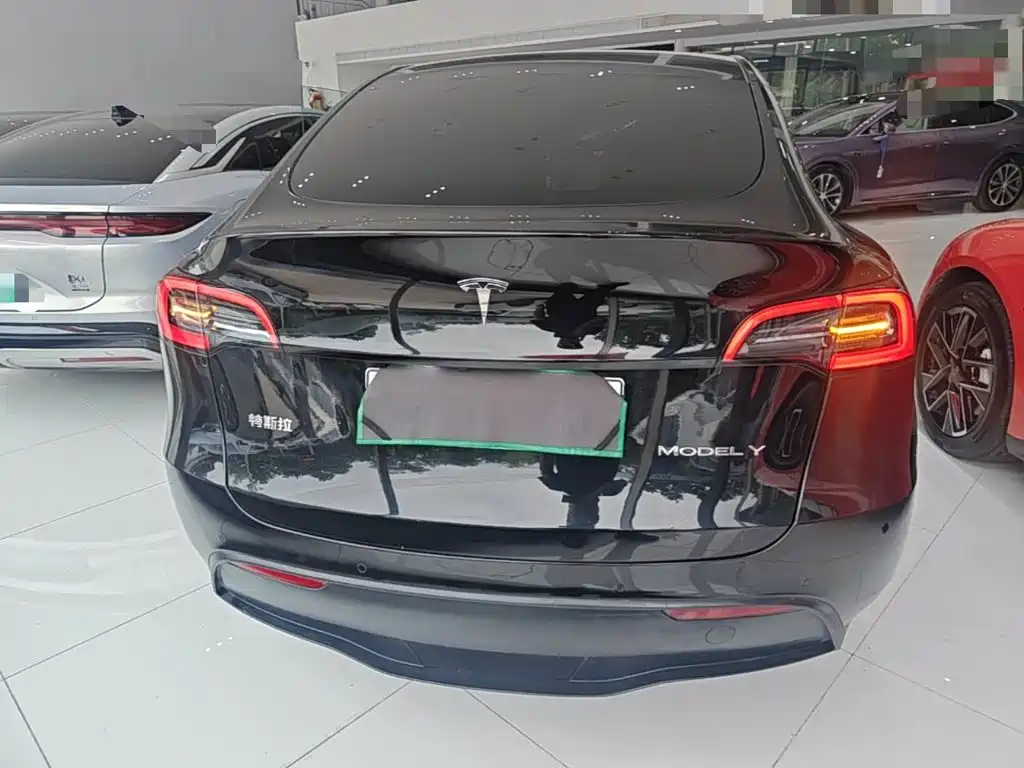 Photo 4 - Tesla Model Y