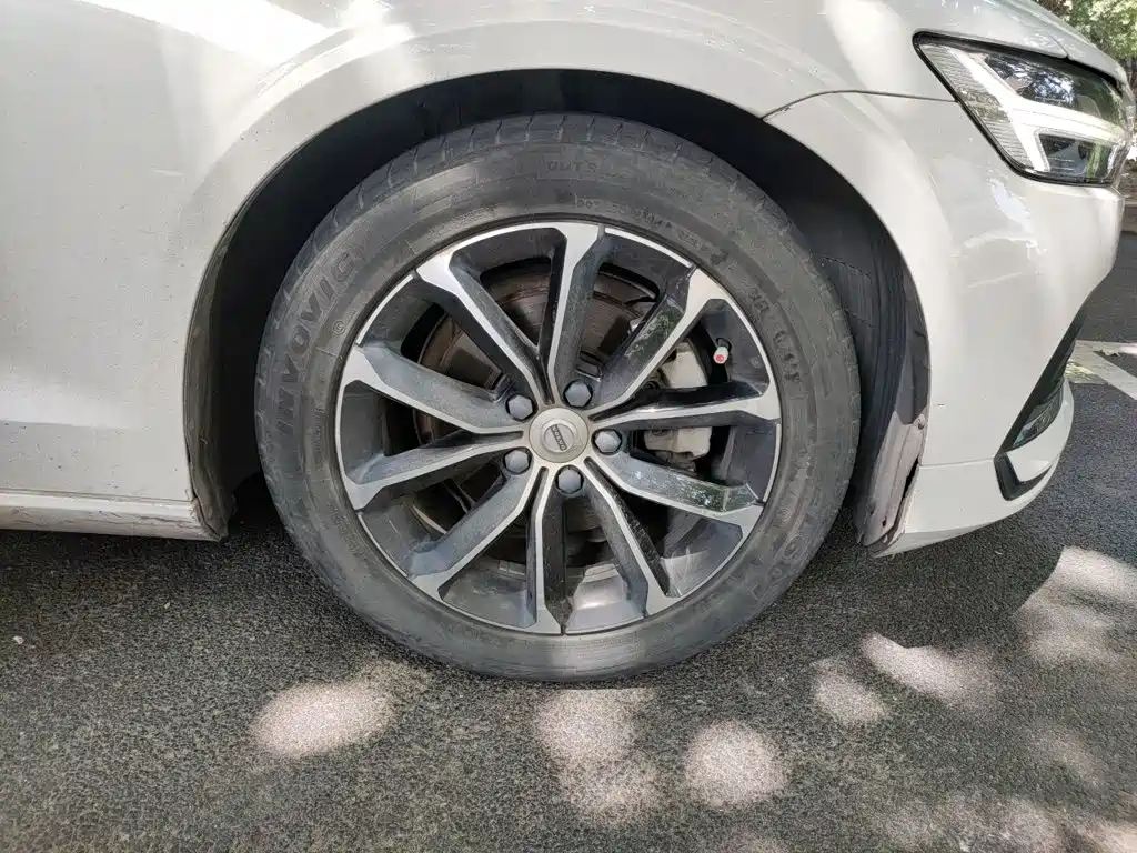 Фото 24 - Volvo S60