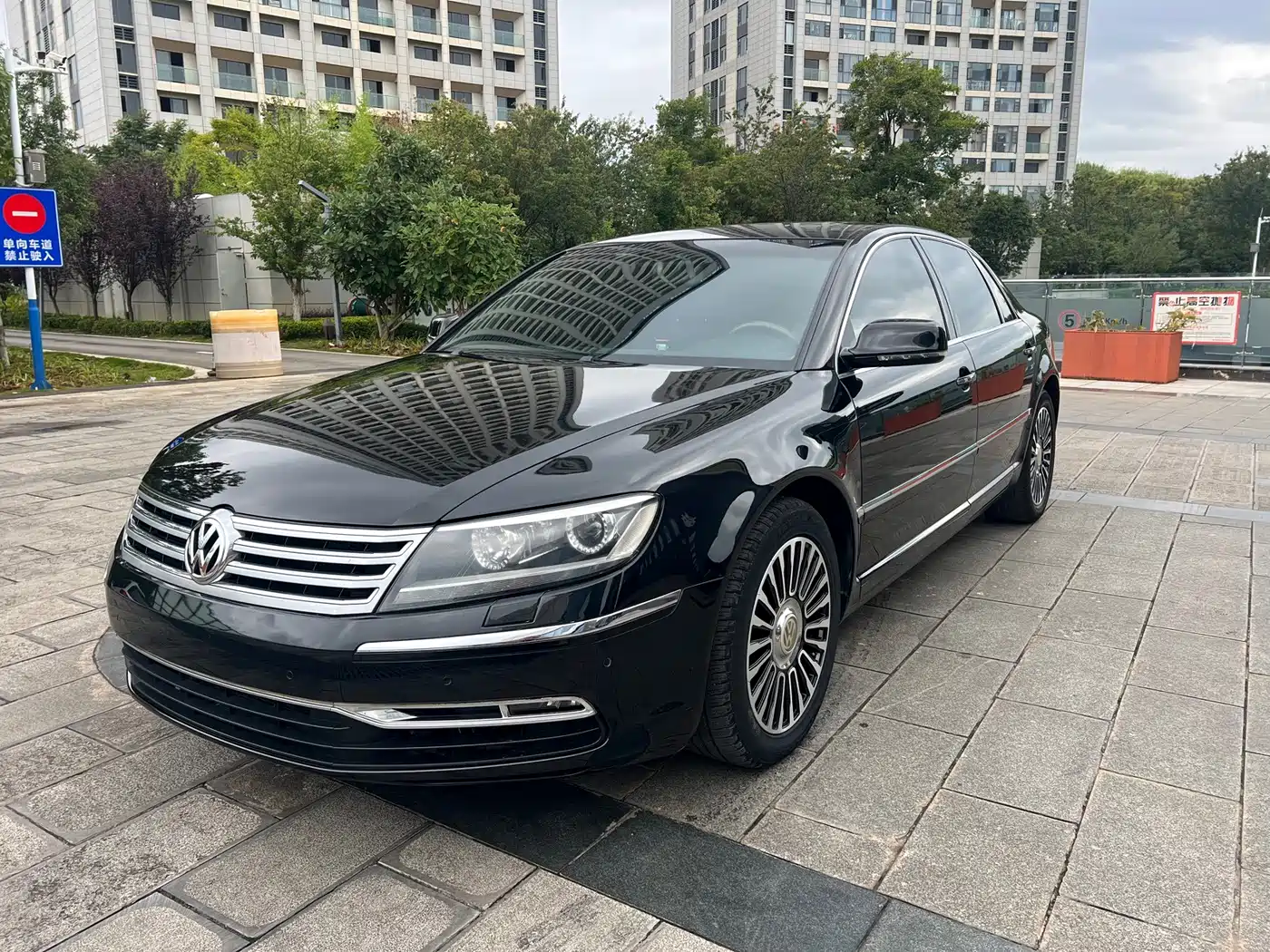 Volkswagen Phaeton 2011 2011 3.6L V6 5-Seater Extended Comfort