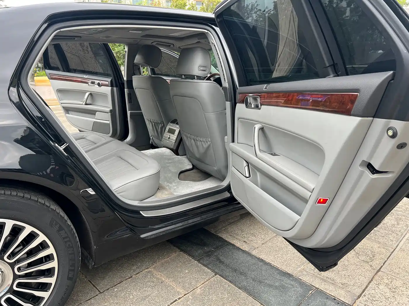 Volkswagen Phaeton 2011 2011 3.6L V6 5-Seater Extended Comfort