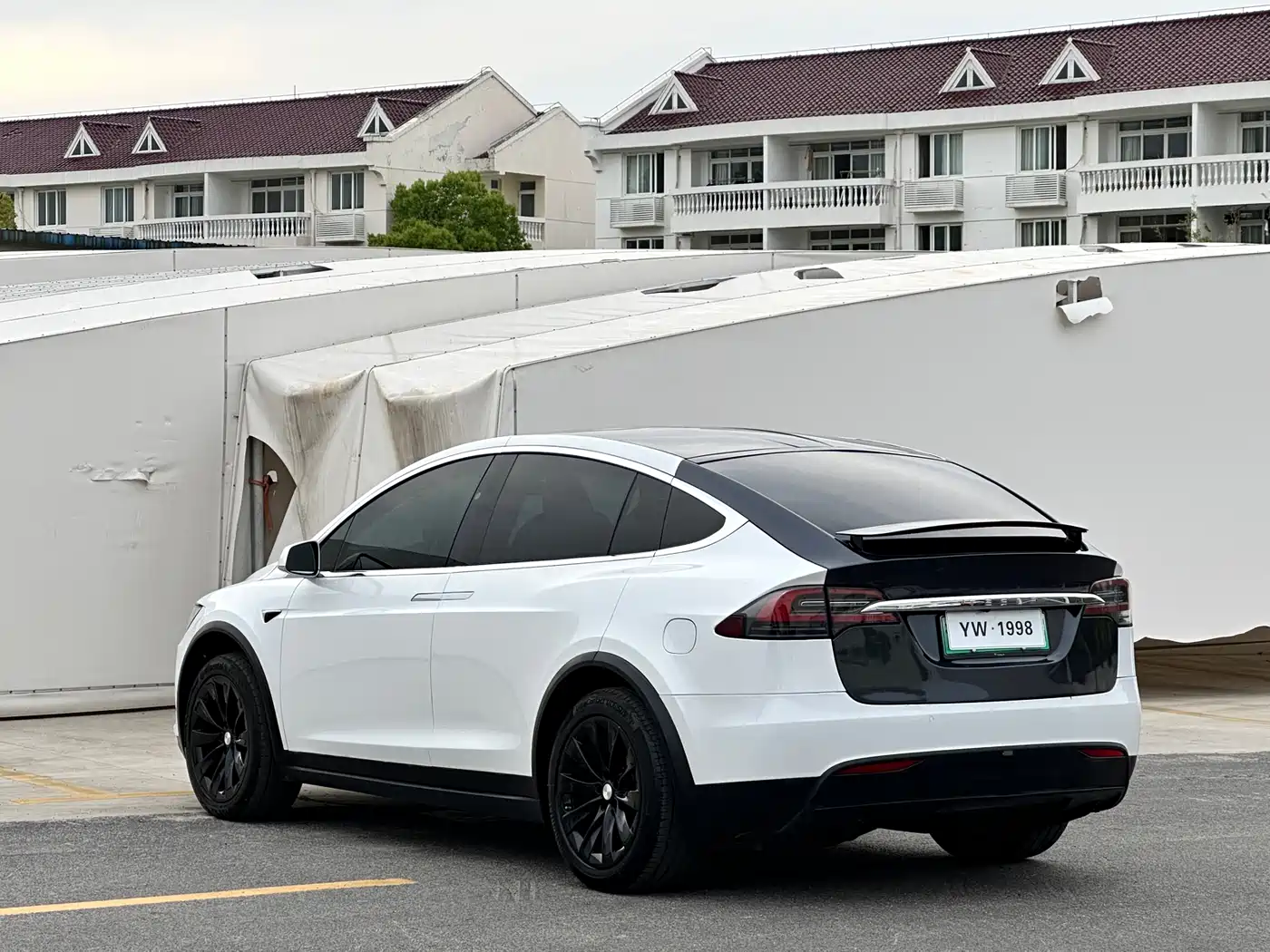 TESLA MODEL X